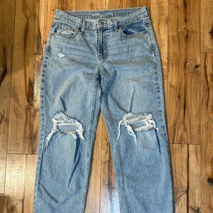 Old Navy Mid-rise Boyfriend Ripped Jean size 4